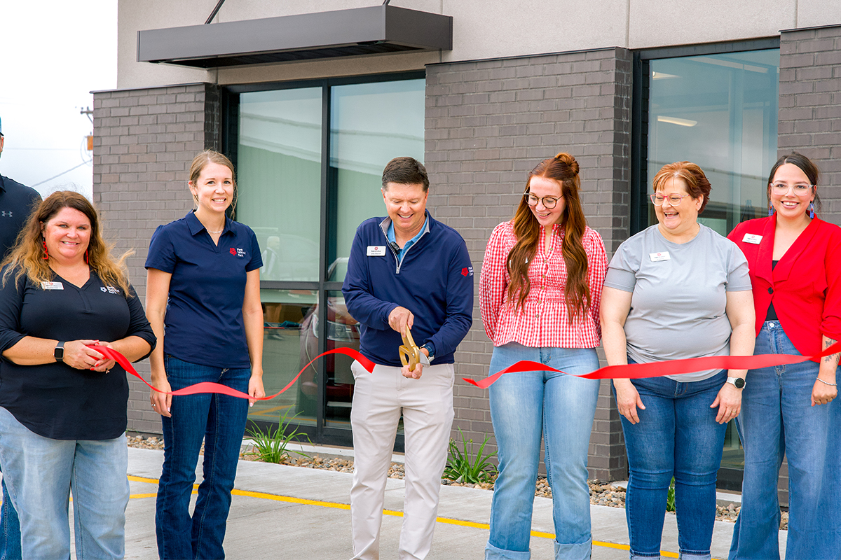 President & CEO Chris Ekstrum cutting the ribbon on First National Bank's Chamberlain branch.